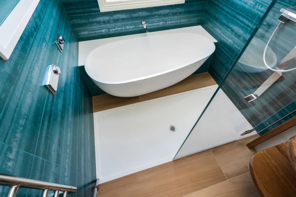 Expert Eye: Hvorfor semi-fritstående bade er en fantastisk designmulighed