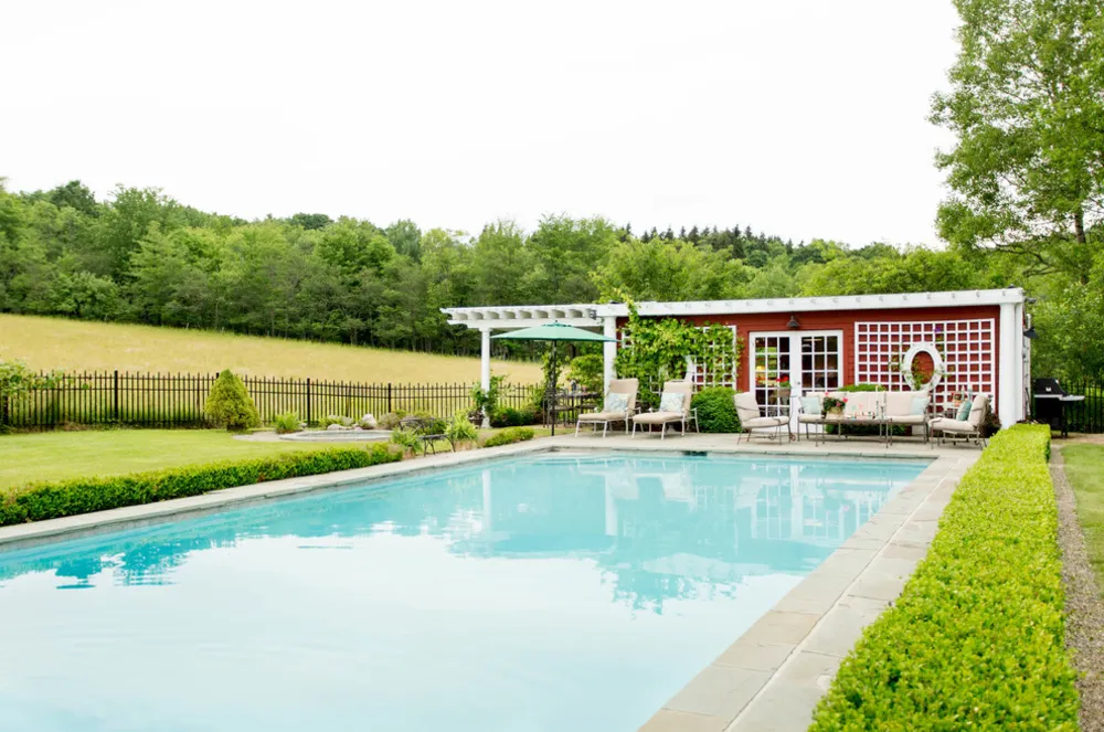 Servista'ım: Yıpranmış Havuzlu Ev İçin Mutlu Güncelleme