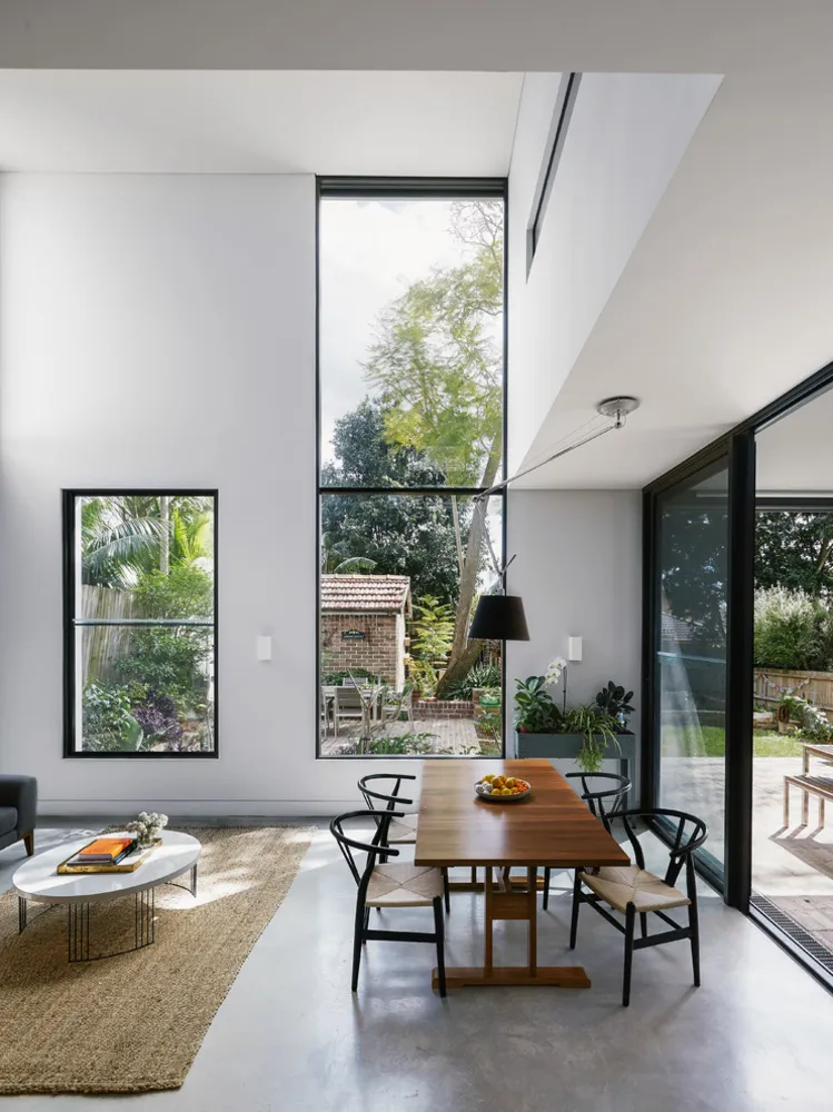 Aggiunta contemporanea al bungalow californiano