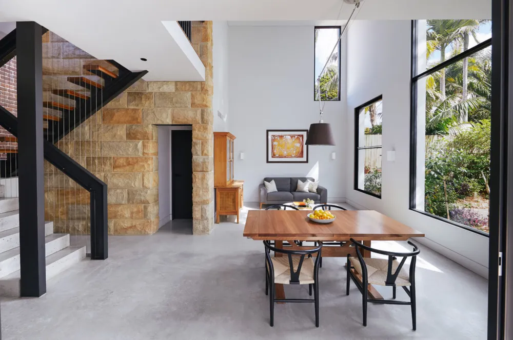 Aggiunta contemporanea al bungalow californiano