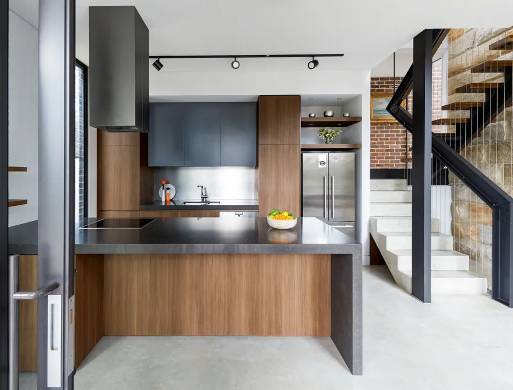 Aggiunta contemporanea al bungalow californiano