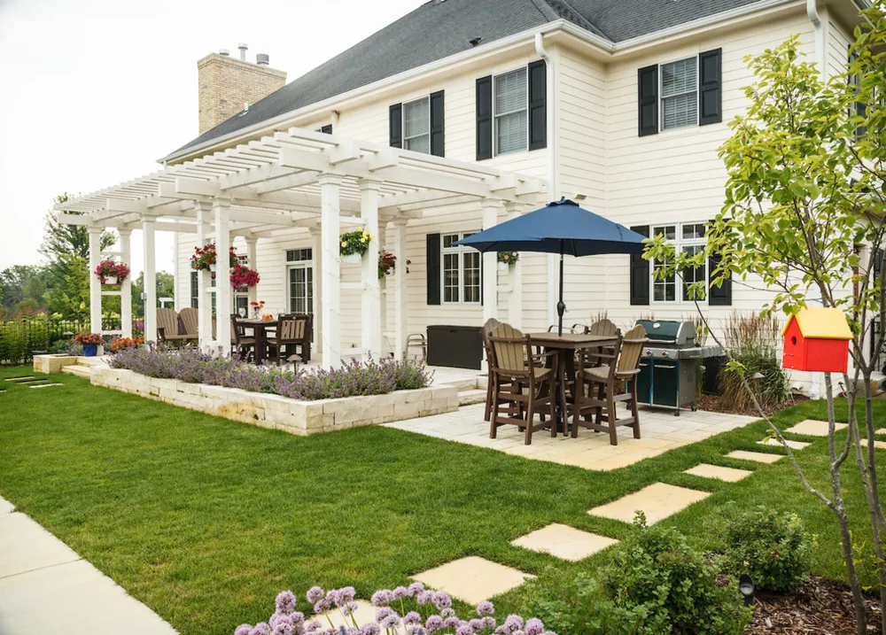 Perinteinen patio ja pergola - Cedarburg