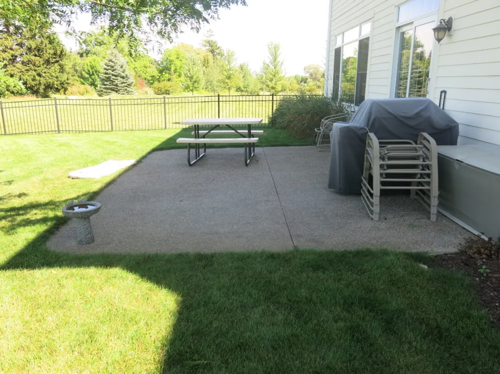 Perinteinen uima-allas ja maisema - Cedarburg