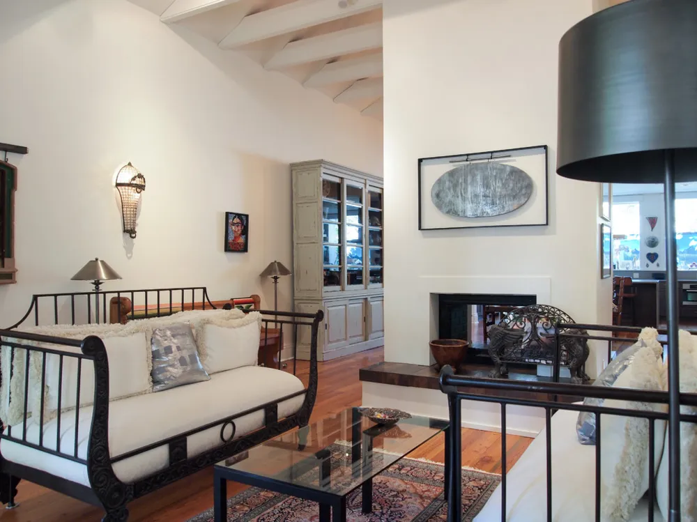 Servista'ım: Bir New Orleans Evinde Toplanan Antikalar ve Sanat Eseri