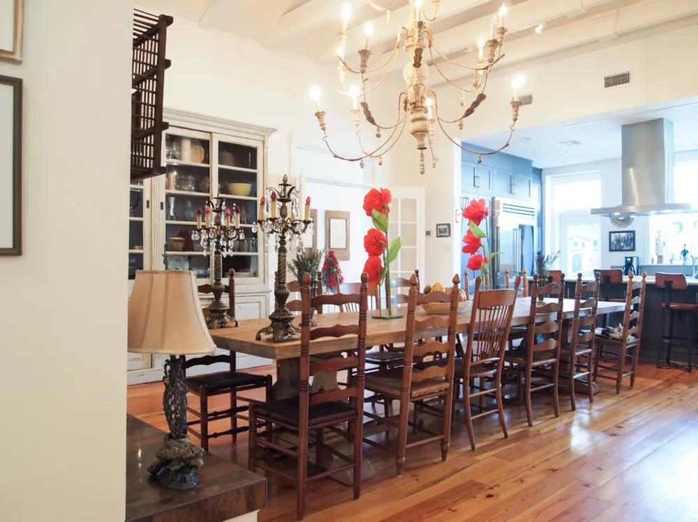 Servista'ım: Bir New Orleans Evinde Toplanan Antikalar ve Sanat Eseri