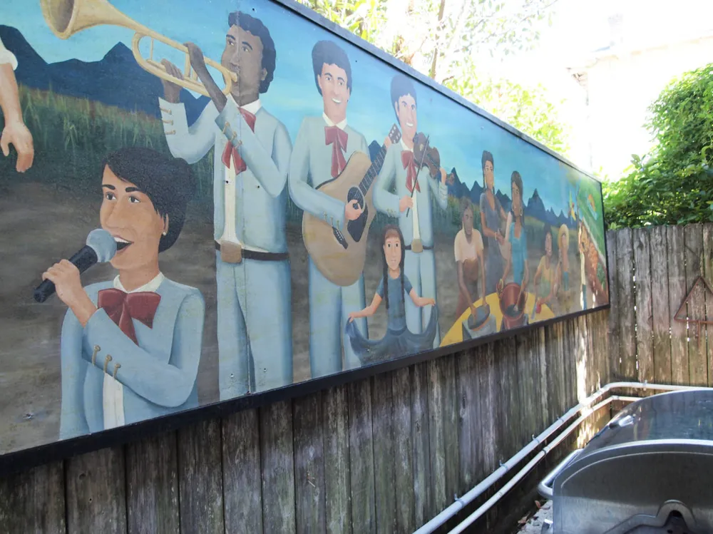 Servista'ım: Bir New Orleans Evinde Toplanan Antikalar ve Sanat Eseri
