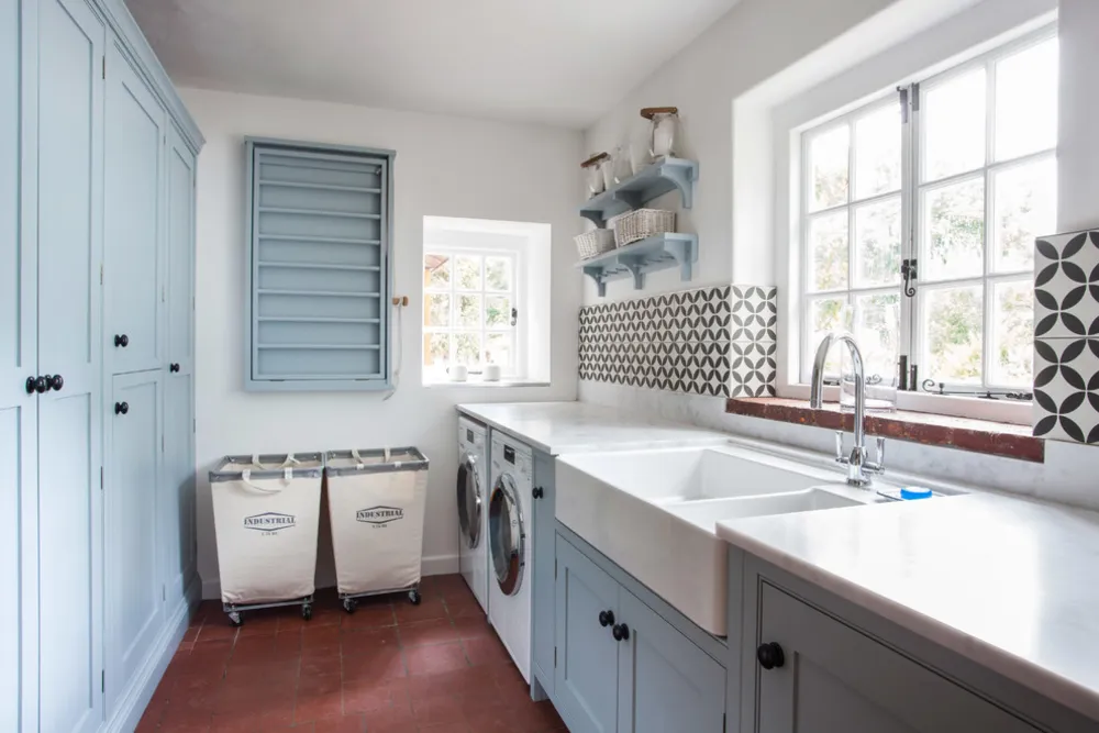 Una hermosa renovación de la casa de Kent Oast: cuarto de servicio