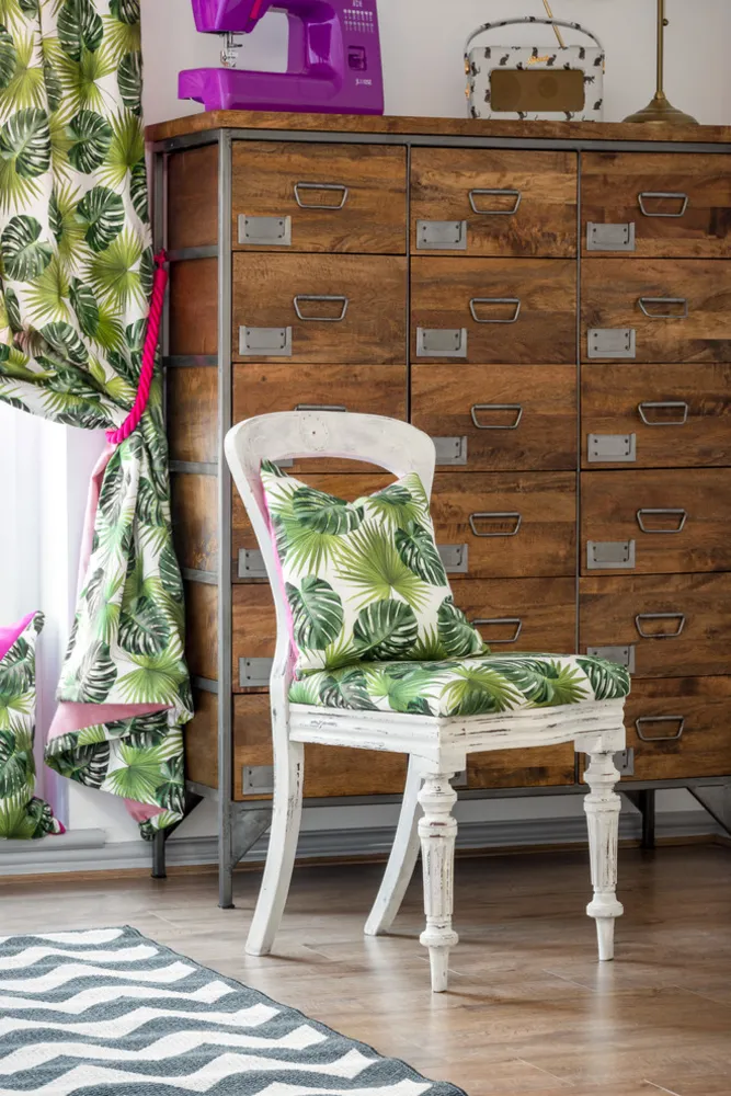 Valoisa ja kirkas kotitoimisto