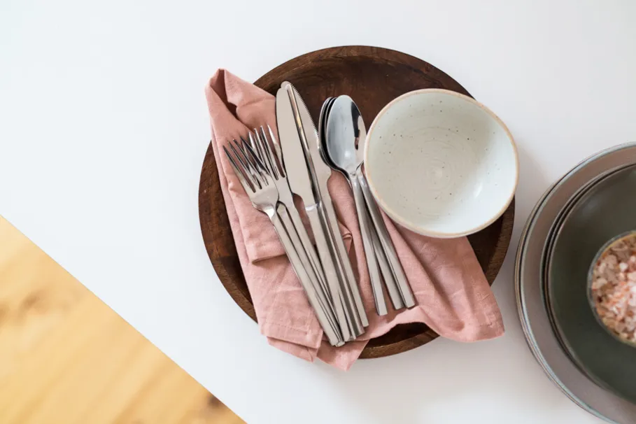 Hübsch in Pink Mid-Century inspirierte Küche