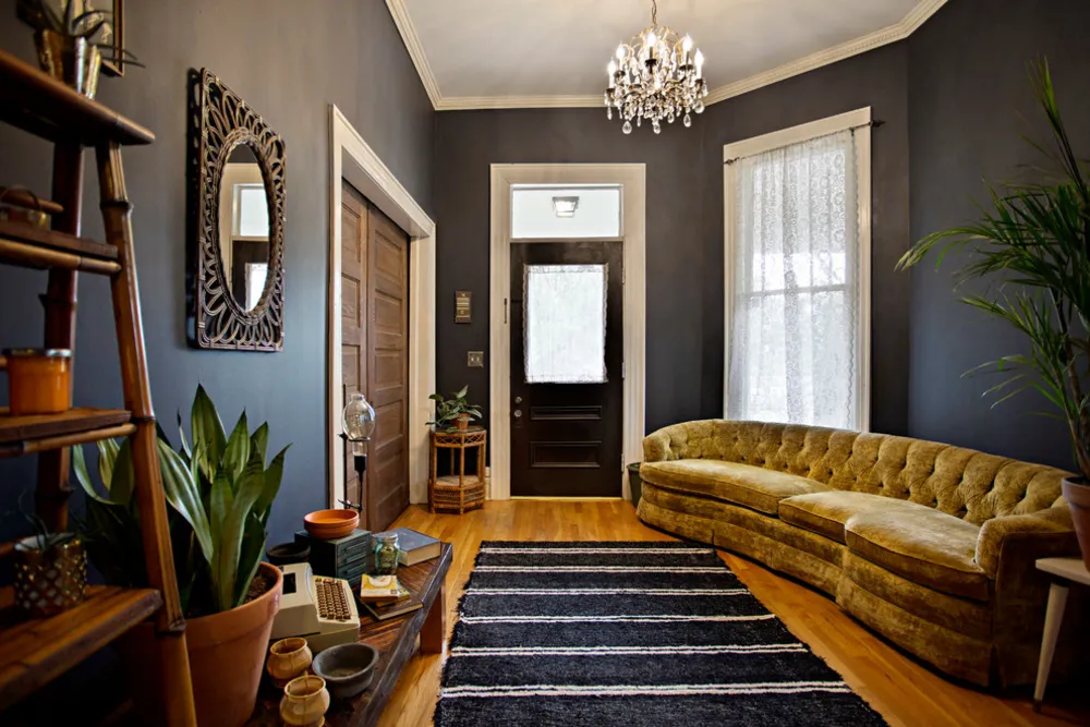 My Servista: dramatische patronen en kleuren in een huis in Nashville
