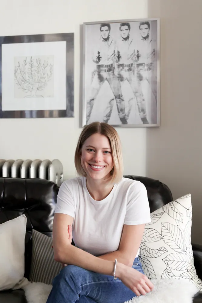 My Servista: Trä-och-vit charm i en grafisk designers lägenhet