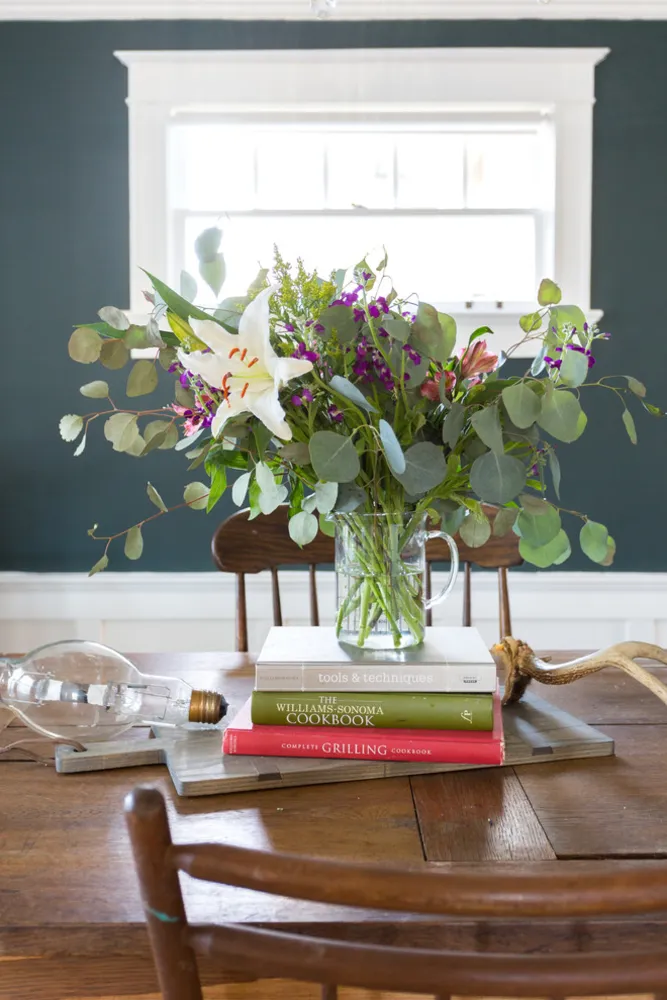 My Servista: Original Art and Vintage Treasures Fill a Missouri Home