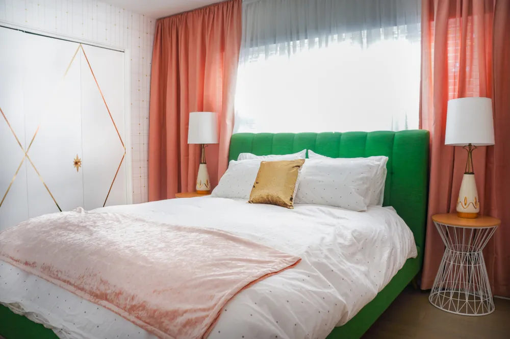 My Servista: Palm Springs Apartment Bursts With Happy Colors