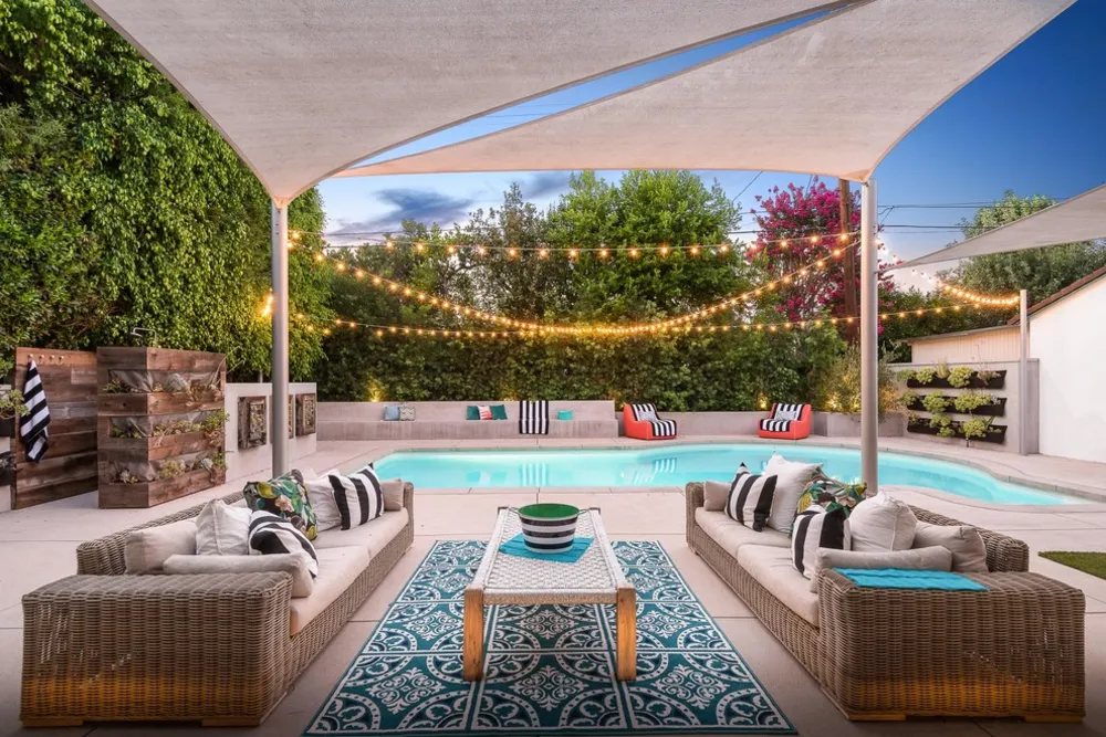 City Oasis Pool Landscape