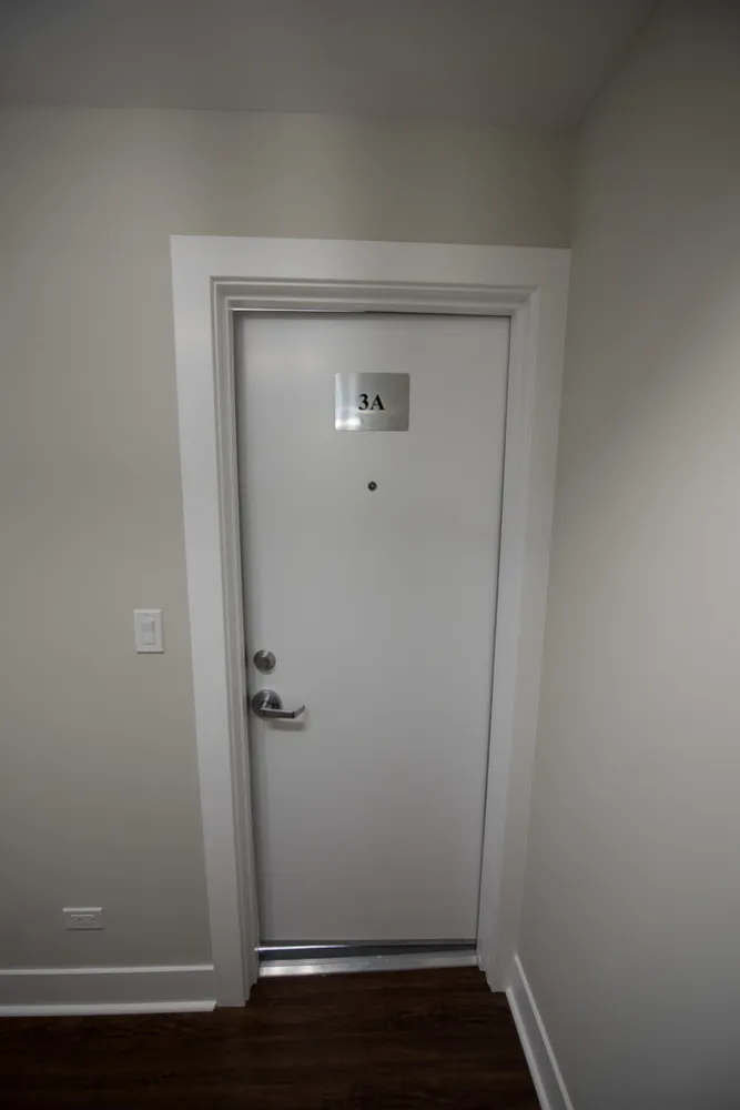 Холл (входная дверь квартиры)