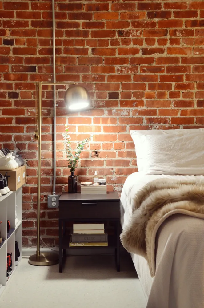 My Servista: un loft industrial monocromático y malhumorado en Boston