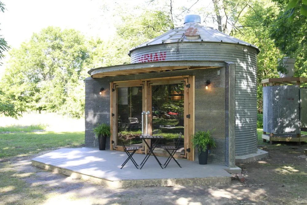 Viljasäiliö, pieni talo metsästysmaja