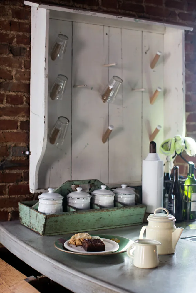 Servista'ım: 1865 Cincinnati Brick Loft'ta Tatlı Vintage Dokunuşlar