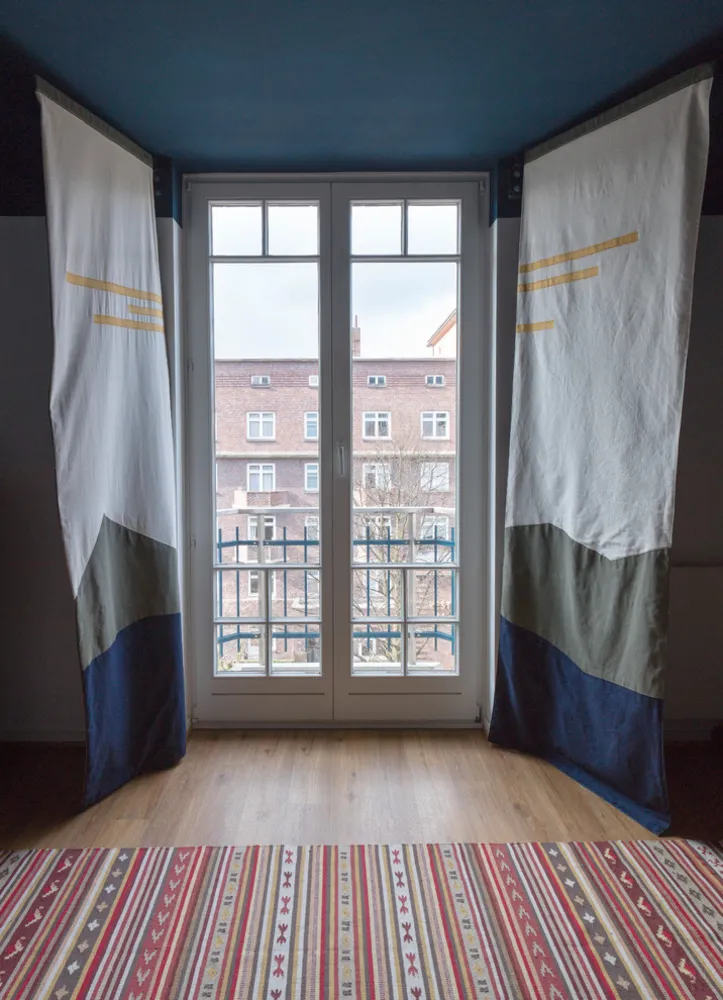 Klappvorhang geöffnet