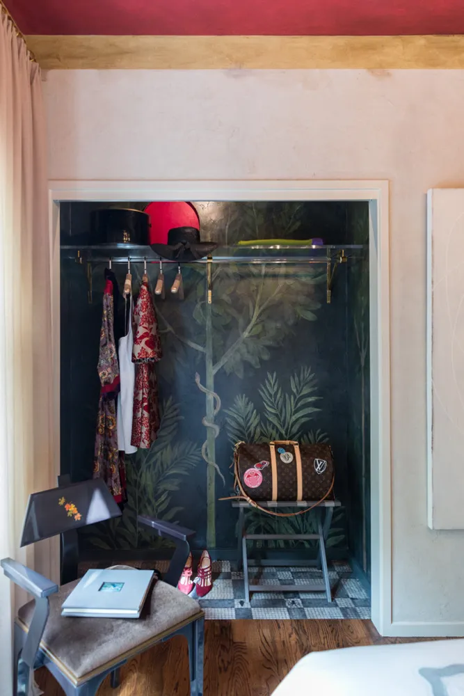 Niebieski i zielony zrób plusk w San Francisco Decorator Showcase