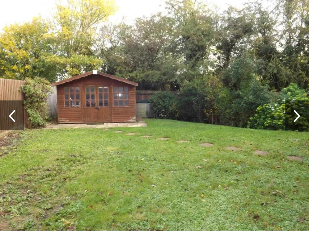 6 annessi che sembrano capanne nei boschi