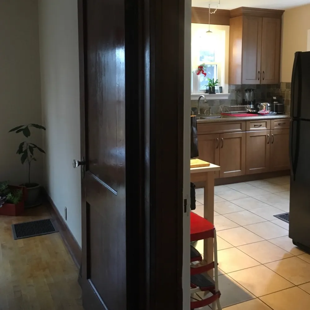 Rich Green tuo ainutlaatuista kosketusta retro-siirtymäajan keittiöön