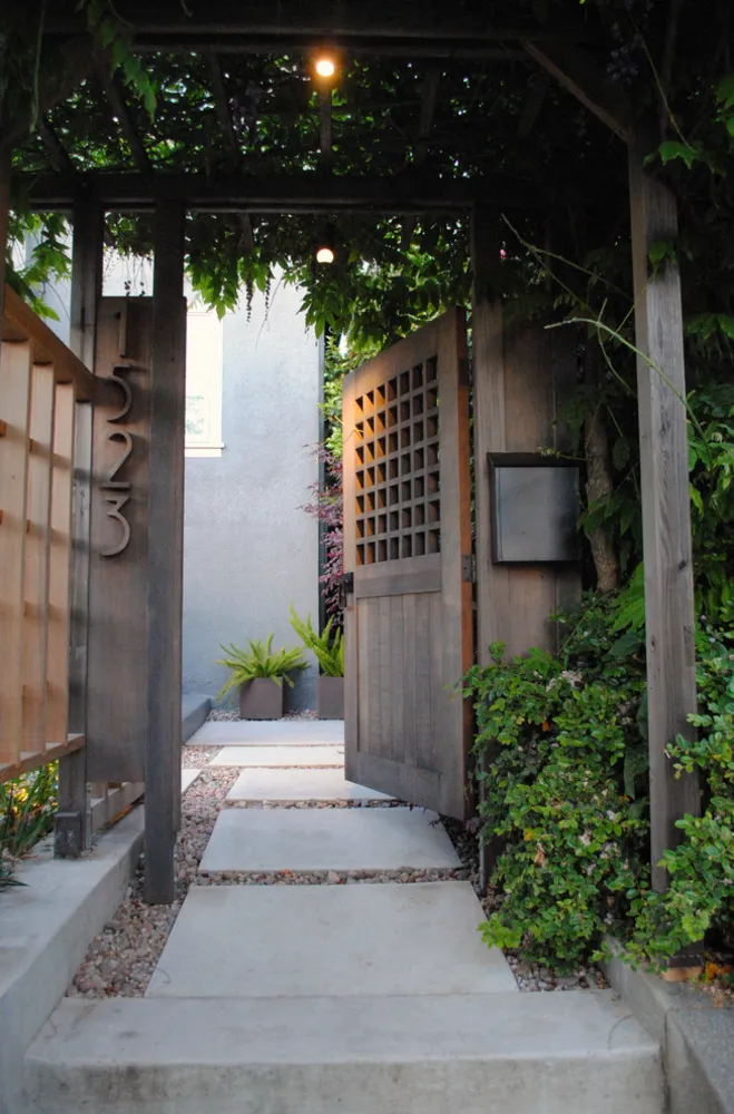 Berkeley Urban Patio Front Yard