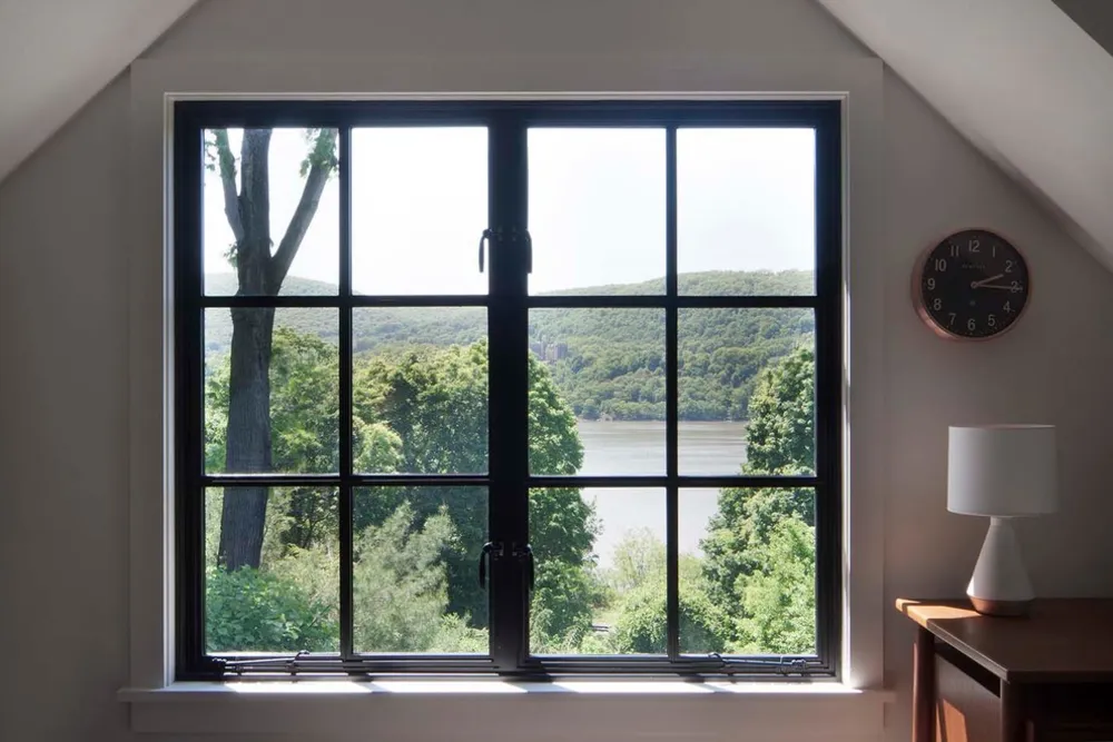 Srub s výhledem na řeku