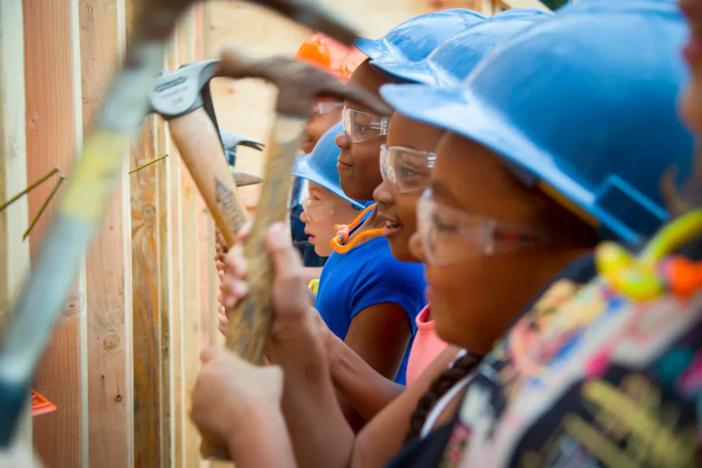 Letní tábor pro dívky: Stavební edice