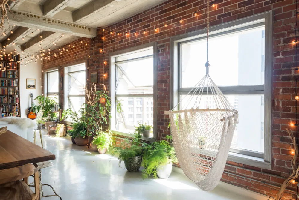 My Servista: Books and String Lights Jazz Up an L.A. Loft