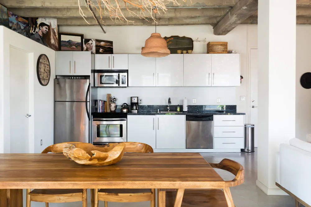 My Servista: Books and String Lights Jazz Up an L.A. Loft