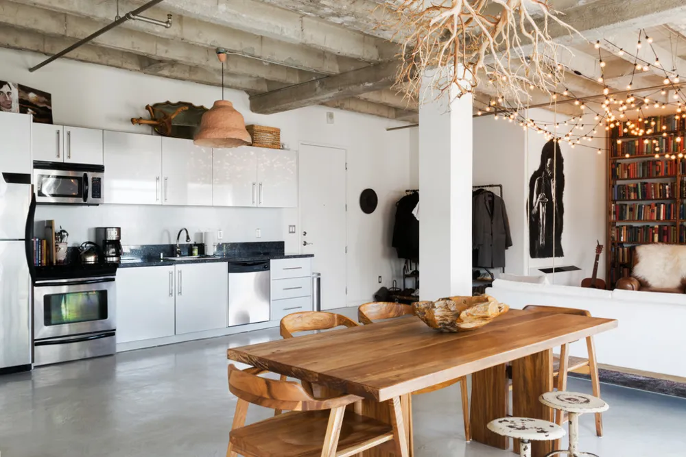 My Servista: Books and String Lights Jazz Up an L.A. Loft