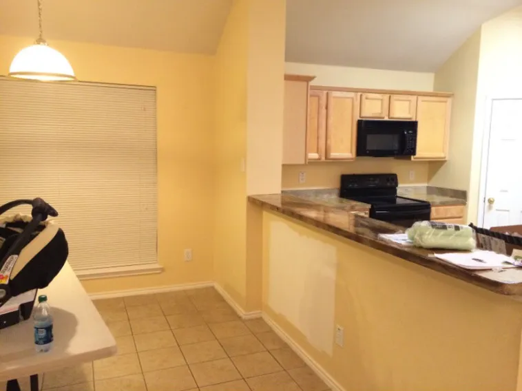 Par gør over deres køkken et trin ad gangen