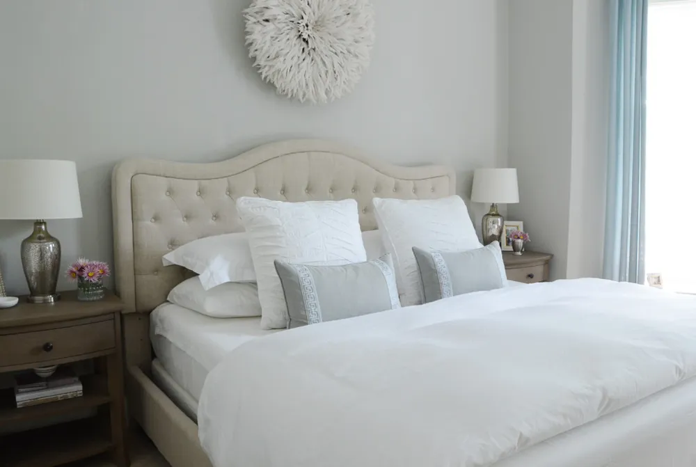 My Servista: neutralny urok w Boston Brownstone z 1890 r.