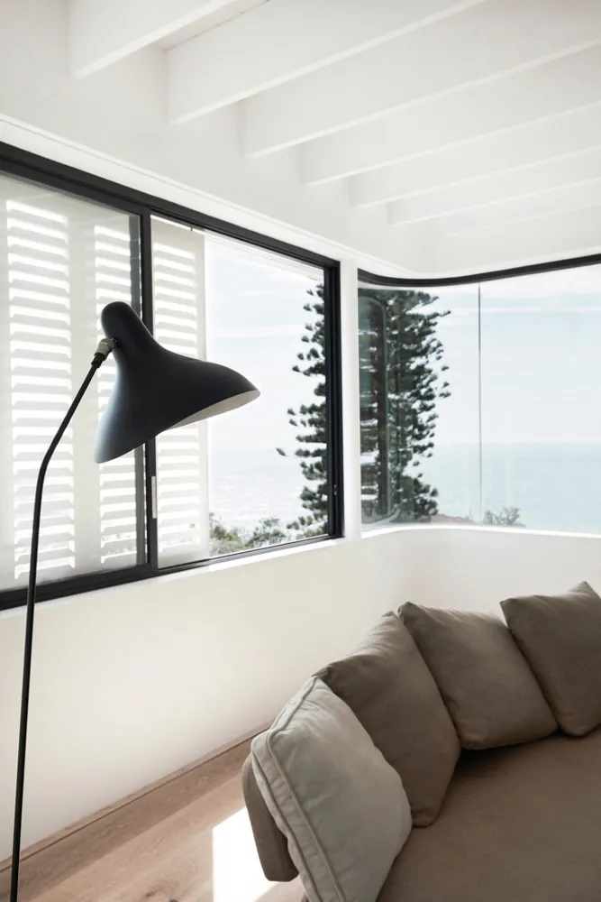 Tama's Tee House - A Coastal Concrete Unipod