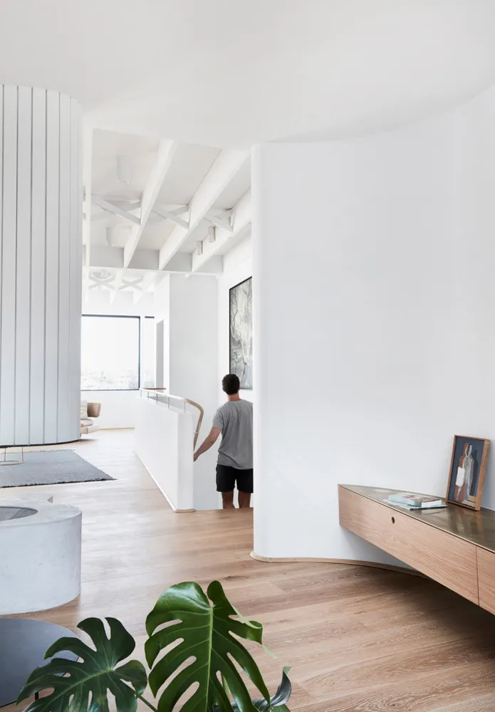 Tama's Tee House - A Coastal Concrete Unipod