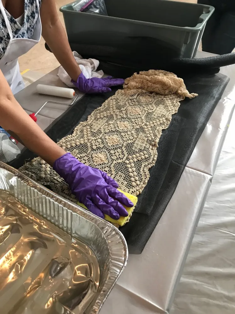 Håndtere et vådt tekstil