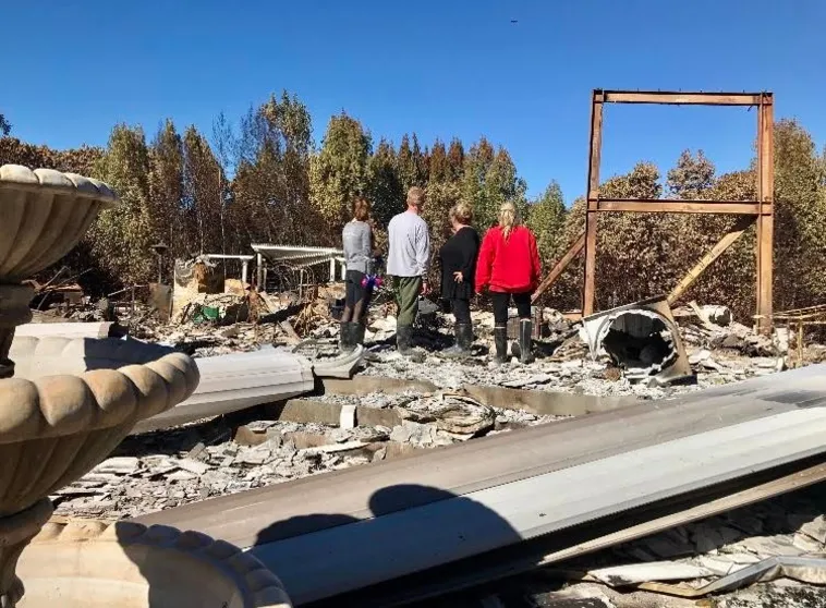 Eftervirkningerne af Tubbs-løbebranden i Santa Rosa, CA