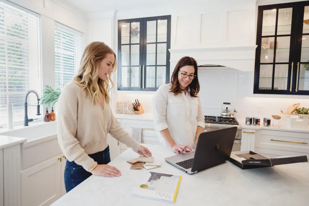 Krásná organizovaná spíž Minneapolis - kalifornské skříně