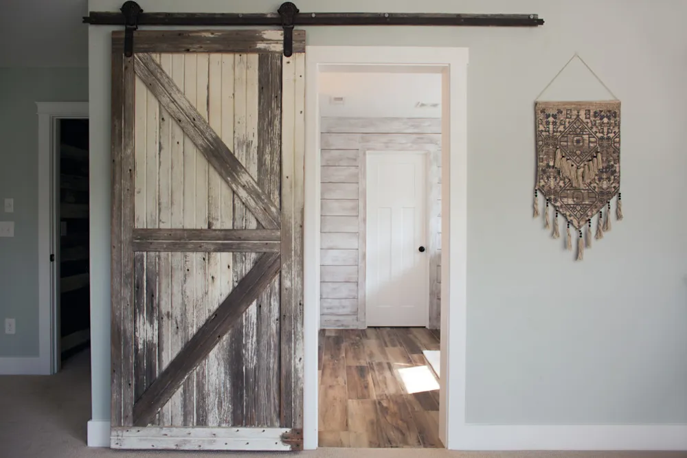 Mein Servista: Altholz und Vintage-Fundstücke in einem Neubau in Ohio