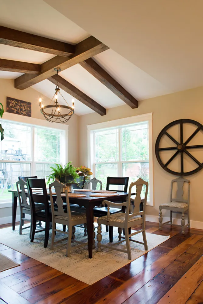 Mein Servista: Altholz und Vintage-Fundstücke in einem Neubau in Ohio