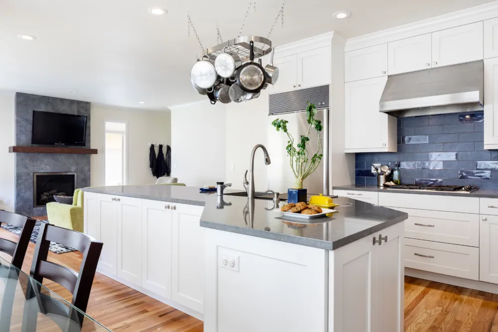 L Şeklinde Mutfak Tadilatı Düzeni Koruyor, Eskiyi Yenisiyle Değiştiriyor