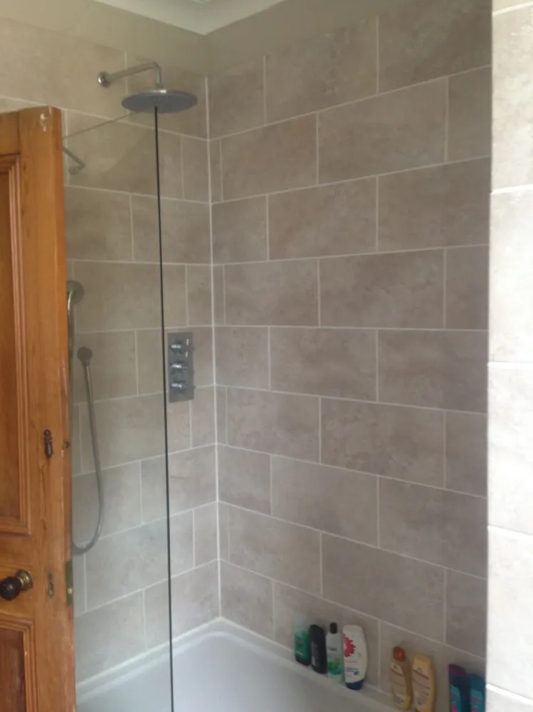 Visite de la chambre : salle de bain