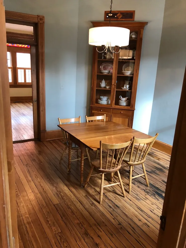 Yemek Odasından Önce