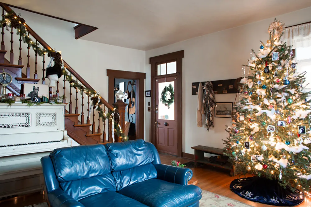 My Servista: A Vintage-Inspired Christmas in Cincinnati