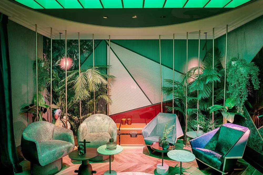 The Cage Hotel Lobby, zaprojektowany przez Inmaculada Recio i Silvia Trigueros z Ele