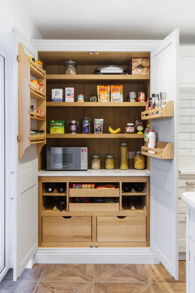 Красивая и классическая семейная кухня от Burlanes