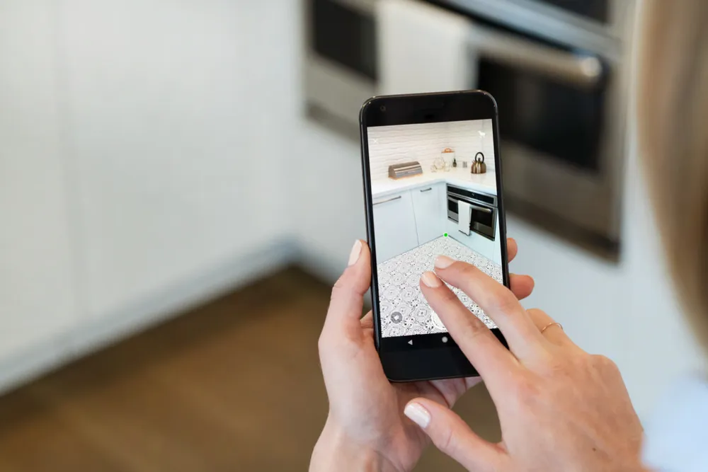 Servista'un Geliştirilmiş Uygulamasını Kullanarak Yerinizi Sanal Döşemeyle Kaplayın