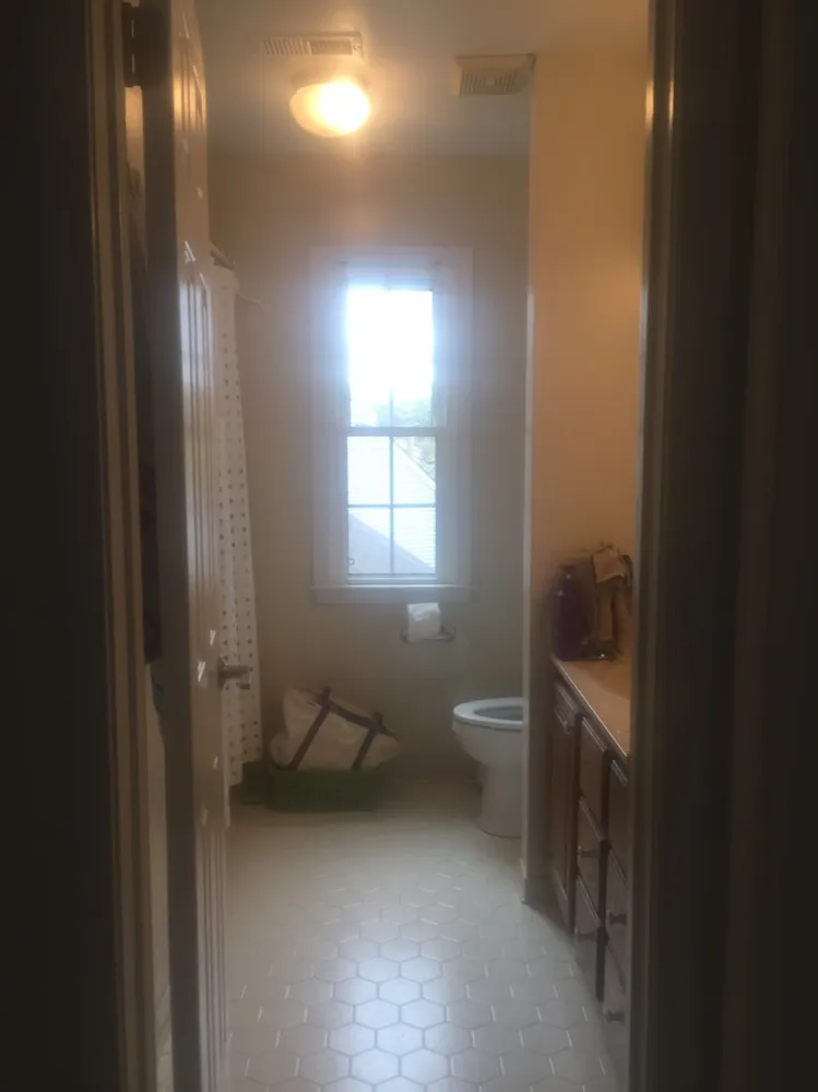 Färgglad strandinspirerad design för tre små barn