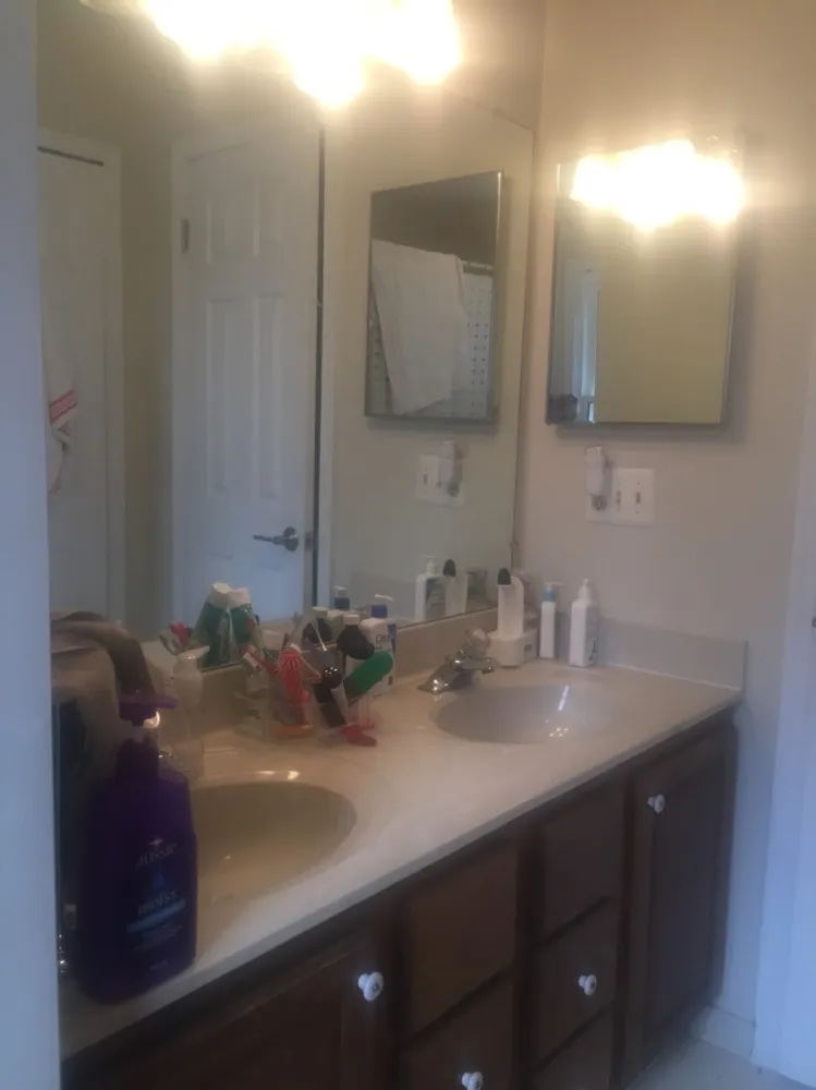 Färgglad strandinspirerad design för tre små barn